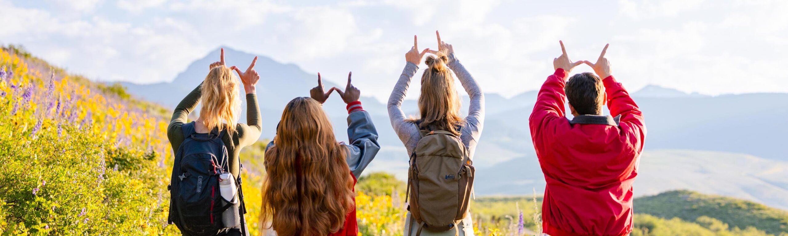 Students hold up the W with Teocalli in the background.